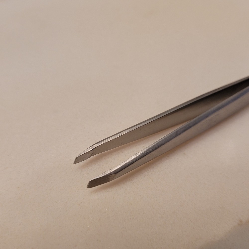 Slanted Tweezers